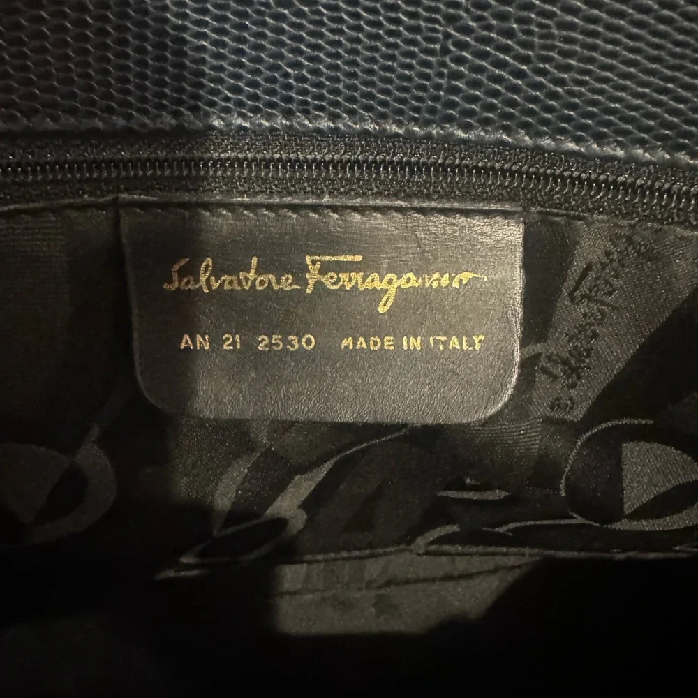 Salvatore Ferragamo Pre owned Vala Vintage Leather Tote Bag in good condition. - Picture 6 of 8